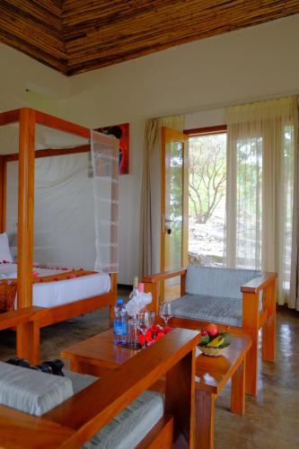 Twin Room image 7
