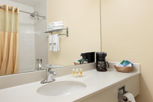 Days Inn by Wyndham Columbus Airport in Columbus, USA
