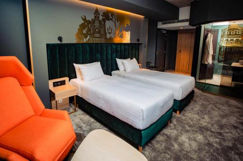 Twin Room image 7