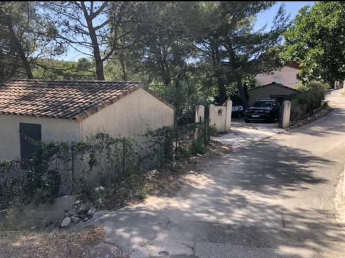 2 Maisons = Tous ensemble et chacun chez soi :) gîte à louer Le Camp du Castellet