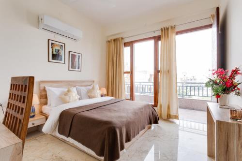 Hostie Eva Dreams - Private 2 BHK Apartments near Artemis, Medanta, Fortis hospitals