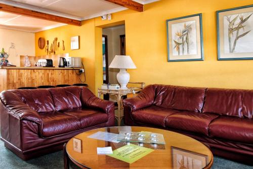 Shared lounge/TV area, Zoete Inval in Hermanus