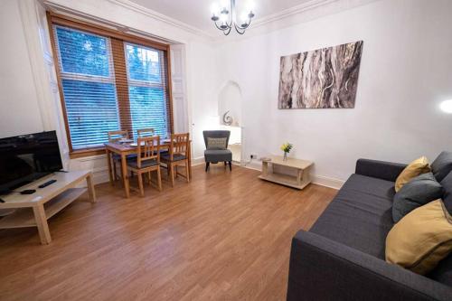 ☆ Spacious 2 Bed flat Close to University ☆ - main image