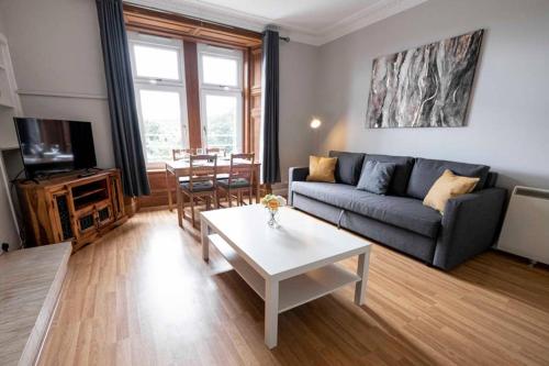 â˜† Bright, Modern West-end Apartment â˜†, Guthrie By Forfar, Angus and Dundee