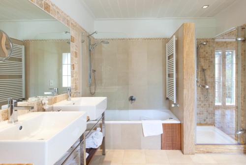 Hotel MR Les Rotes - image 3