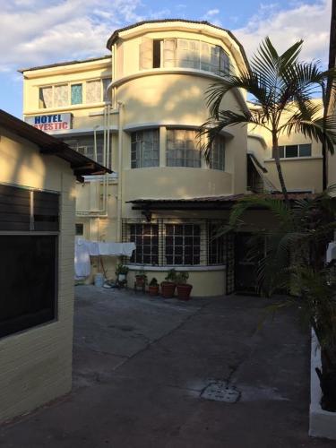 Hotel Mayesstic photo