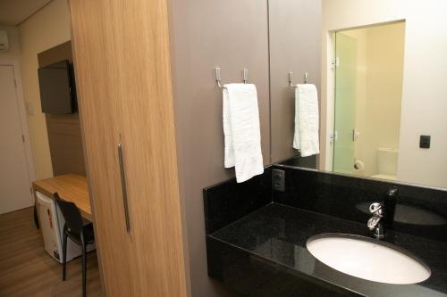Double Room image 3