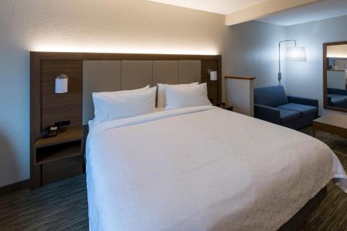 Holiday Inn Express Hotel & Suites Louisville South-Hillview, an IHG Hotel in Hillview, USA