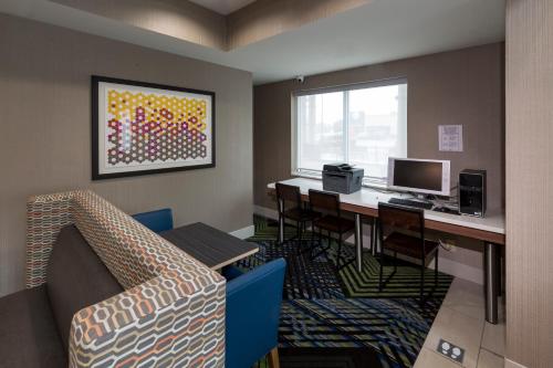 Holiday Inn Express Hotel & Suites Louisville South-Hillview, an IHG Hotel