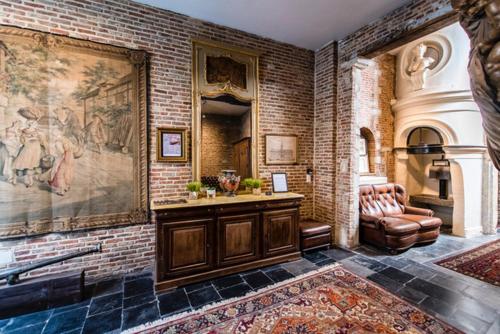 HOFMARKGRAAF - Unique apartment in historic Antwerp mansion - Photo 5