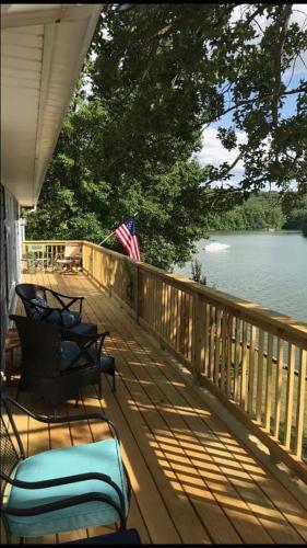 Knotty Pine Cottage - image 8