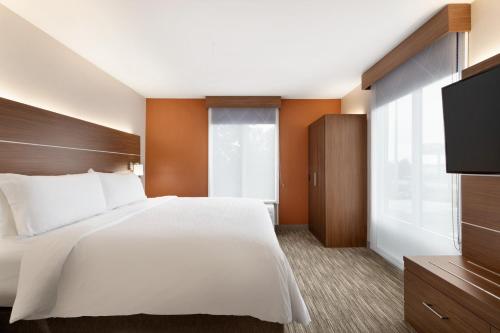 Holiday Inn Express Hotel & Suites Auburn - University Area an IHG Hotel - image 3