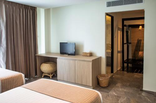 VAYNA Boutique Koh Chang Room Type - Simple Thai Twin Room with Balcony