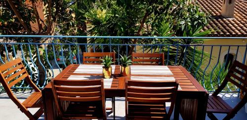 Balcony/terrace, Beaux appartements climatises - 3 pieces - espaces exterieurs - parking - proche plage in Other