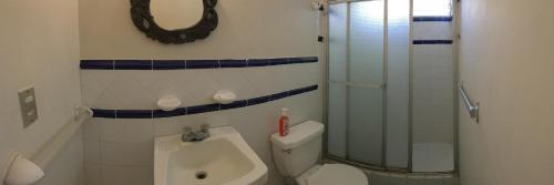 淋浴間, Puerto San José, Casa 33 Condominio Alta Mar (Puerto San Jose, Casa 33 Condominio Alta Mar) in 普爾特聖何塞