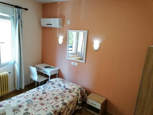 Hostal Hernan Cortes 5