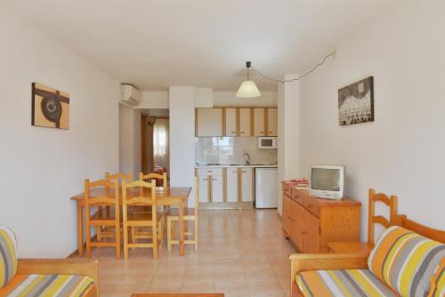 One-Bedroom Apartment (4 Adults) image 1