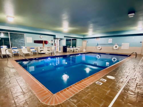 Zwembad, Holiday Inn Express Hotel & Suites Somerset Central By IHG in Somerset (KY)