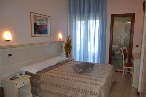 Double Room image 6