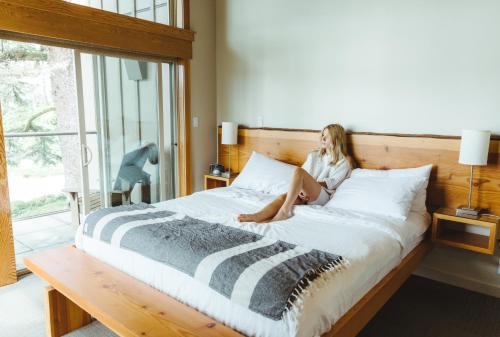 1 king bed, 1 sofa bed