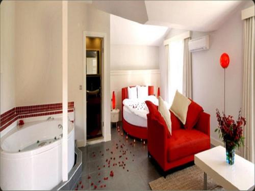 Honeymoon Suite
