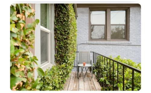 Cozy Studio in the Downtown/Montrose area