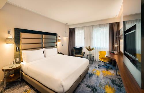 room detail thumbnail 1