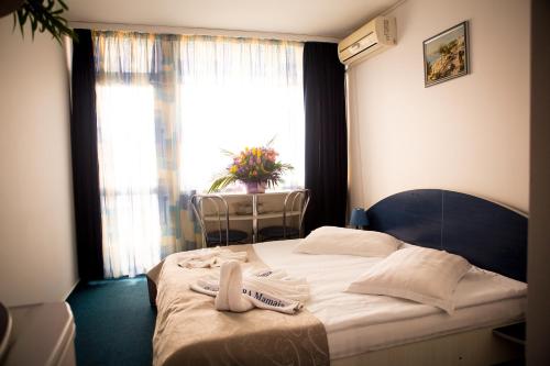 Hotel Aurora in Mamaia Beachfront