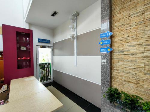 Cozzy Motel Malacca - 로비