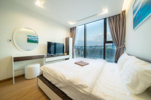 One-Bedroom Apartment image 7