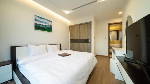 One-Bedroom Apartment image 5