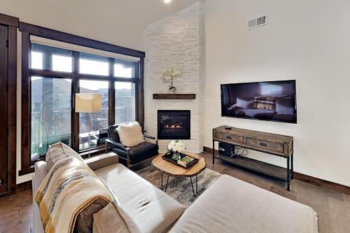 Stylish New-Build with 2 Suites Pool & Hot Tub condo - image 4