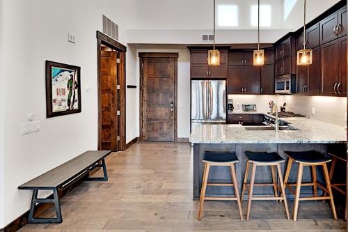 Stylish New-Build with 2 Suites Pool & Hot Tub condo - image 5