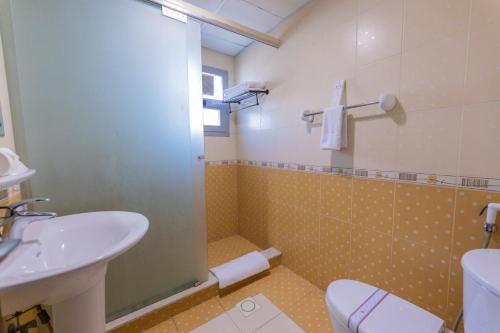 Ванная комната, Ewan Tower Hotel Apartments in Аджман