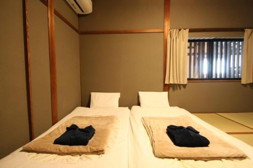 Japanese-Style Twin Room with Shared Bathroom image 5