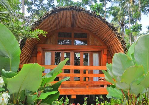 Lagoona Beach Bungalows - Tap to explore photos