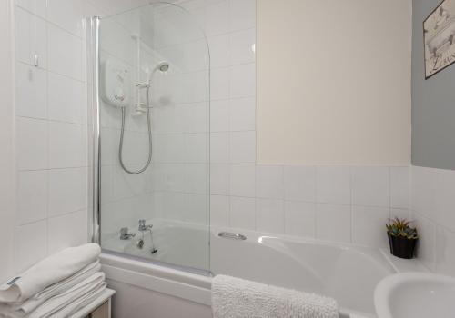 Blair St Burns apt Old Town - image 8