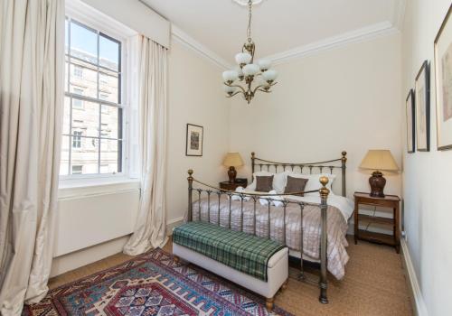 Parliament Sq (apt 10 ) Royal Mile - image 14