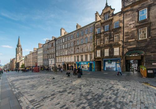 Parliament Sq (apt 10 ) Royal Mile - image 7