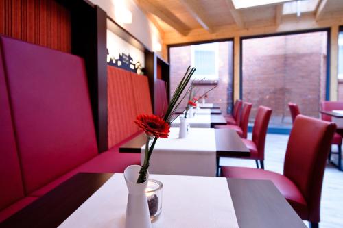 Restaurant, Hotel Am Alten Hafen in Wismar City Center