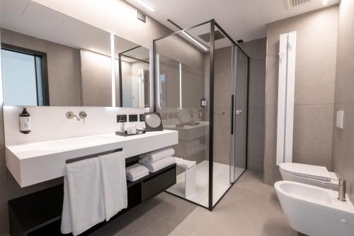 J44 Lifestyle Hotel - image 13