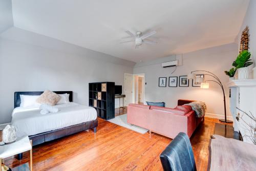 Large Studio with Huge Kitchen - Rittenhouse Square - Close to all Attractions - main image