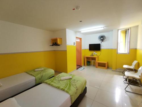 2 twin beds