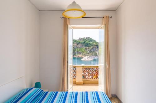  Chiaiolella seaview!!, Pension in Procida