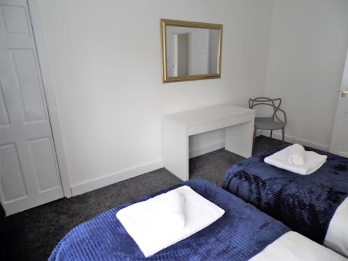 Penilee Upper Apartment - image 7