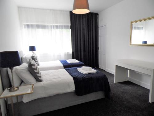 Penilee Upper Apartment - image 4