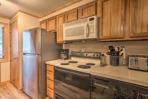 Slopeside Snowshoe Condo - Walk to Ski Lifts! - main image