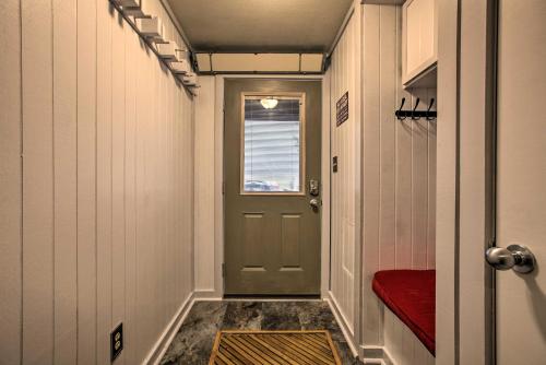 Slopeside Snowshoe Condo - Walk to Ski Lifts! - image 3