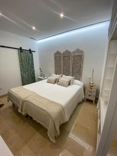Triana Cathedral House, Seville (photo 9)