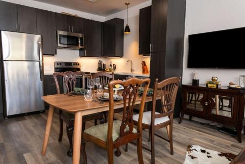 Modern Newly Renovated 2BR in Willits Town Center - image 2